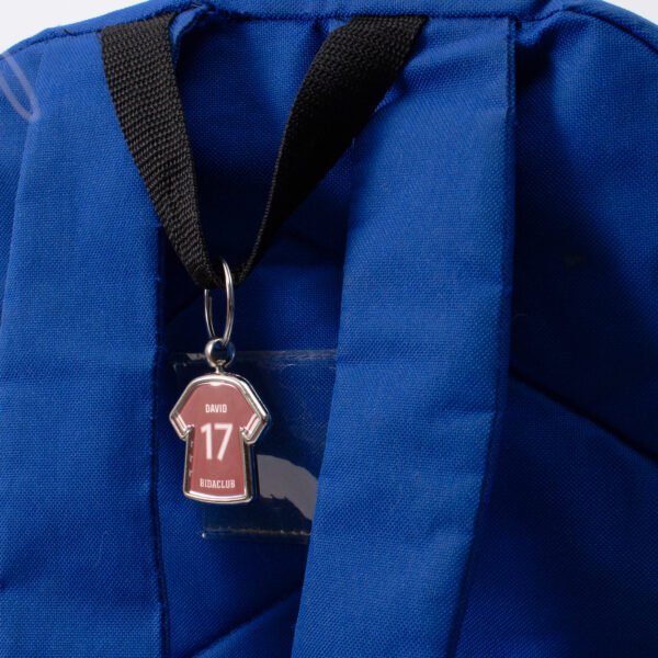 llavero-camiseta-deportiva-personalizado-mochila